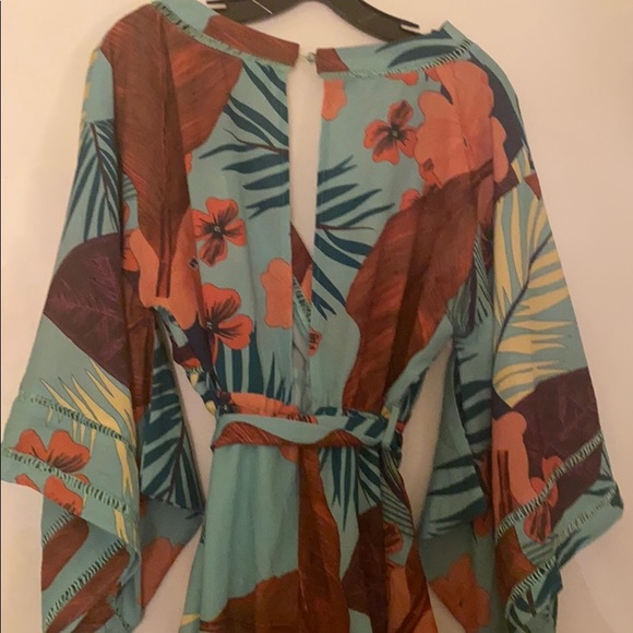 Beautiful Romper with bell Sleeves - Picture 3 of 4